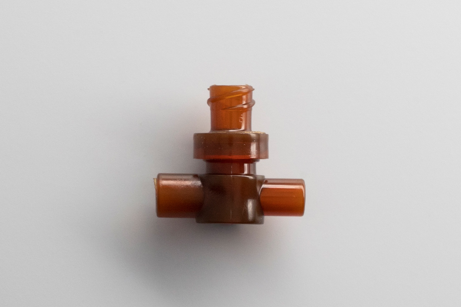 Single-way filling port